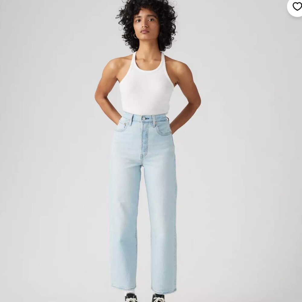 Levi's Ribcage Straight Ankle in Wow Me Over - Light Wash; Size 28 (never worn!)